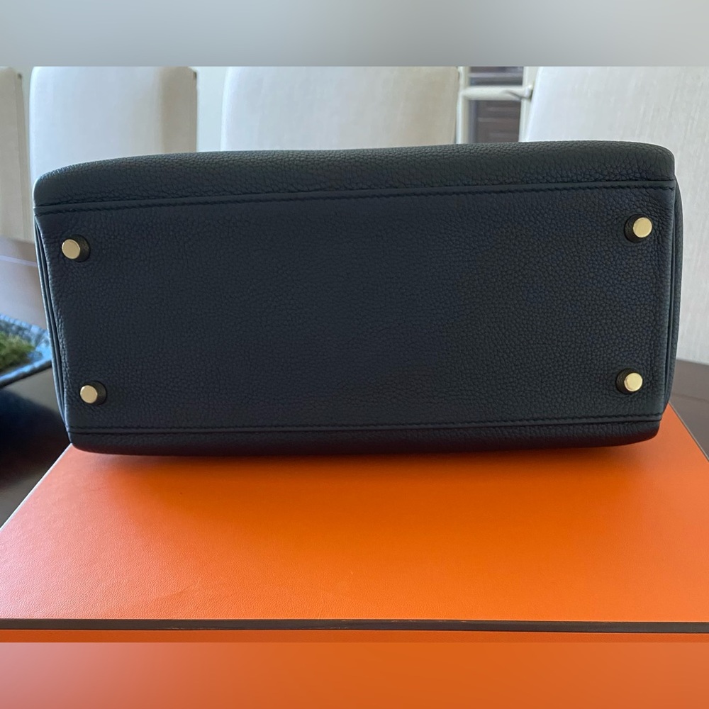 SOLD Hermes Kelly Retourne 28 in Noir Togo Leather with Gold Hardware - Picture 8 of 17